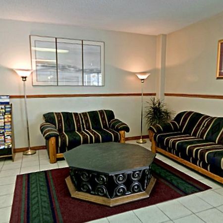 Americas Best Value Inn マンハッタン エクステリア 写真