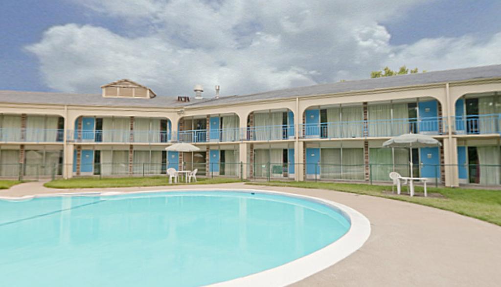 Americas Best Value Inn マンハッタン エクステリア 写真