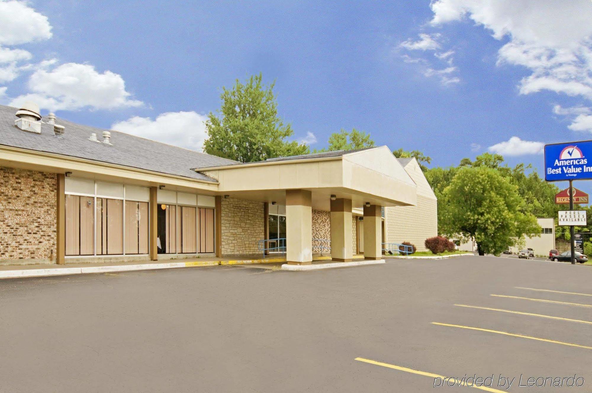 Americas Best Value Inn マンハッタン エクステリア 写真