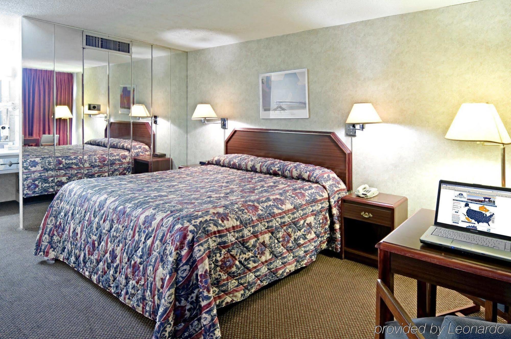 Americas Best Value Inn マンハッタン エクステリア 写真